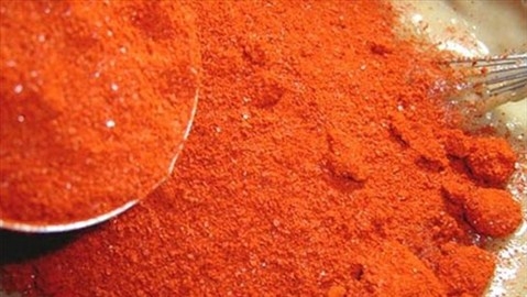 năm 1994, cơ quan chức năng bảo vệ người tiêu dùng Hungary đã phát hiện loại bột ớt này có sơn chứa chì.