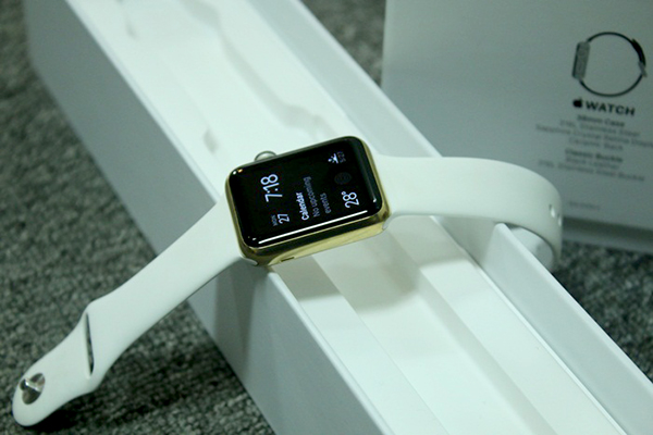 Đồng hồ Apple Watch mạ vàng