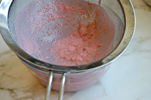 Mẹo làm kem dâu tây sữa chua mát lạnh vô cùng đơn giản