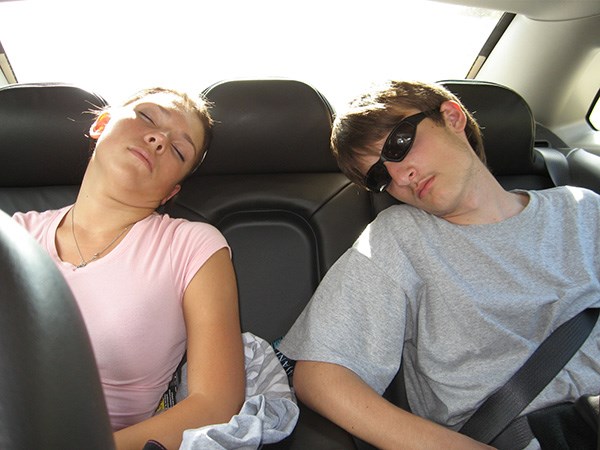 Tại sao không nên ngủ trong ô tô ?