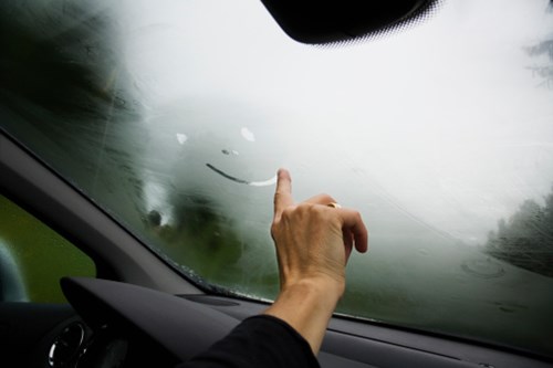 Lưu ý để lái xe an toàn dưới trời mưa to